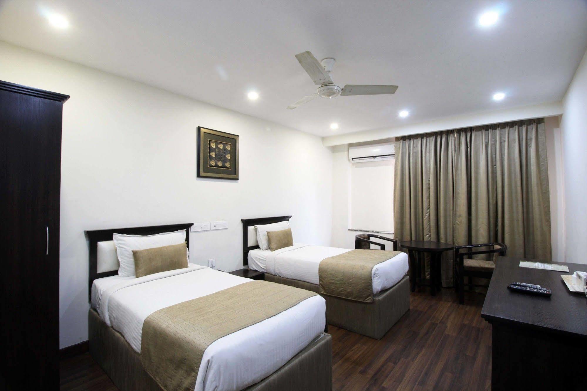 Genx Usha Kiran Agra Hotel Agra  Eksteriør billede